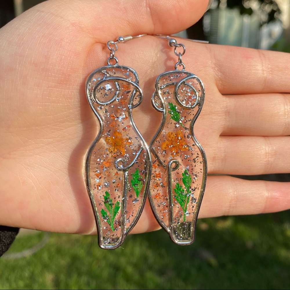 Silver Silhouette Earrings ✨